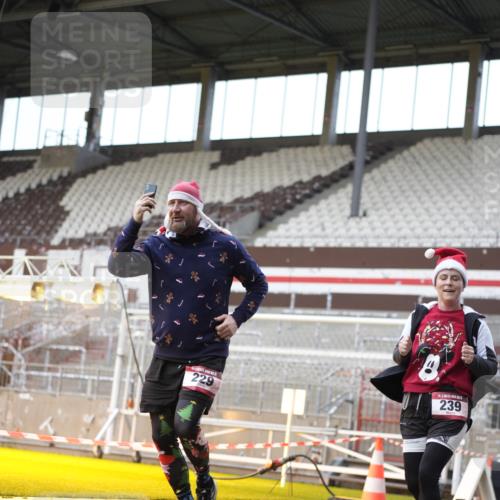 07.12.2025 - St. Pauli X-Mass-Run No. 15 Patografie http://msf.ph/oto/9370220 07.12.2025 11:33:39 Ziel 72, 85, 103, 229, 239, 260, 354, 378, 2219, 3253, 3254, 3601, 3737, 3740, 4649 meine-sportfotos.de