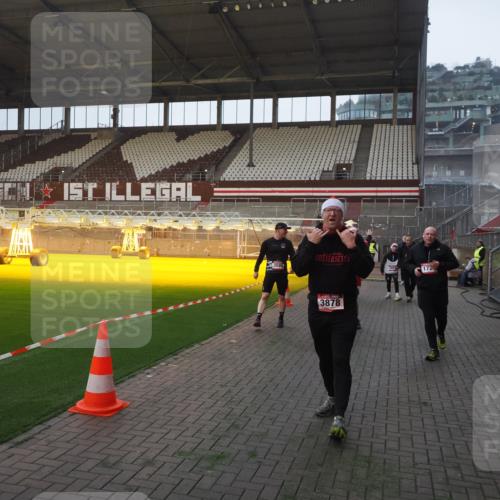 07.12.2025 - St. Pauli X-Mass-Run No. 15 Fabian Wolf http://msf.ph/oto/9370221 07.12.2025 10:01:40 Ziel 118, 393, 804, 959, 1294, 1724, 1760, 1859, 2167, 2681, 3187, 3580, 3582, 3629, 3878 meine-sportfotos.de