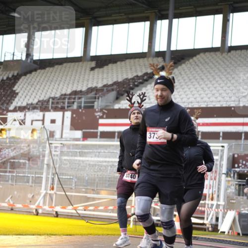 07.12.2025 - St. Pauli X-Mass-Run No. 15 Patografie http://msf.ph/oto/9370226 07.12.2025 11:33:42 Ziel 229, 239, 354, 378, 2056, 2219, 3253, 3601, 3737, 3740, 4649 meine-sportfotos.de