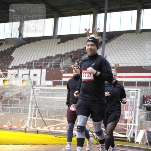 07.12.2025 - St. Pauli X-Mass-Run No. 15 Patografie http://msf.ph/oto/9370228 07.12.2025 11:33:42 Ziel 229, 239, 354, 378, 2056, 2219, 3253, 3601, 3737, 3740, 4649 meine-sportfotos.de