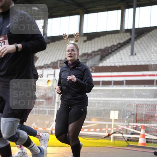 07.12.2025 - St. Pauli X-Mass-Run No. 15 Patografie http://msf.ph/oto/9370230 07.12.2025 11:33:43 Ziel 229, 239, 354, 378, 2056, 2219, 3253, 3601, 3737, 3740, 4649 meine-sportfotos.de