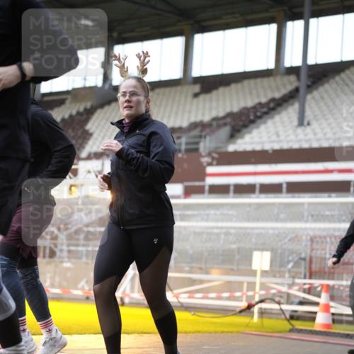 07.12.2025 - St. Pauli X-Mass-Run No. 15 Patografie http://msf.ph/oto/9370232 07.12.2025 11:33:43 Ziel 229, 239, 354, 378, 2056, 2219, 3253, 3601, 3737, 3740, 4649 meine-sportfotos.de