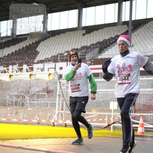 07.12.2025 - St. Pauli X-Mass-Run No. 15 Patografie http://msf.ph/oto/9370241 07.12.2025 11:33:50 Ziel 229, 239, 2056, 2219, 3139, 3549, 3601, 3737, 3740, 4844 meine-sportfotos.de