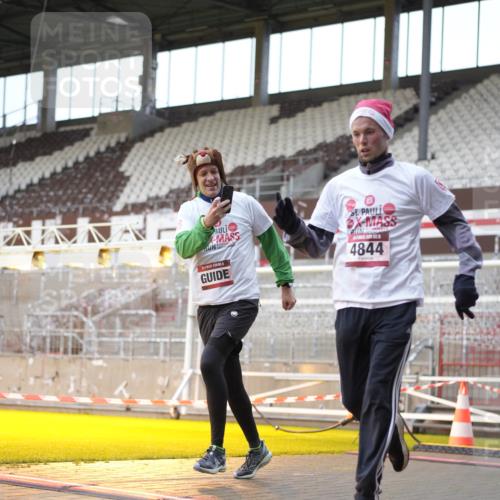 07.12.2025 - St. Pauli X-Mass-Run No. 15 Patografie http://msf.ph/oto/9370243 07.12.2025 11:33:50 Ziel 229, 239, 2056, 2219, 3139, 3549, 3601, 3737, 3740, 4844 meine-sportfotos.de