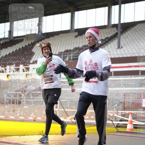 07.12.2025 - St. Pauli X-Mass-Run No. 15 Patografie http://msf.ph/oto/9370245 07.12.2025 11:33:50 Ziel 229, 239, 2056, 2219, 3139, 3549, 3601, 3737, 3740, 4844 meine-sportfotos.de