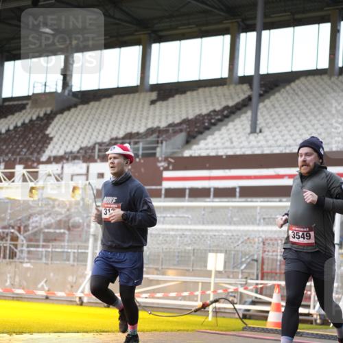 07.12.2025 - St. Pauli X-Mass-Run No. 15 Patografie http://msf.ph/oto/9370252 07.12.2025 11:33:54 Ziel 229, 239, 2056, 2219, 3139, 3549, 3601, 3737, 3740, 4844 meine-sportfotos.de