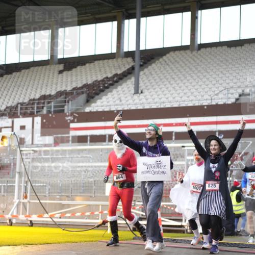 07.12.2025 - St. Pauli X-Mass-Run No. 15 Patografie http://msf.ph/oto/9370264 07.12.2025 11:34:07 Ziel 820, 825, 864, 869, 871, 1001, 1710, 1908, 2277, 2280, 2635, 3139, 3448, 3549 meine-sportfotos.de