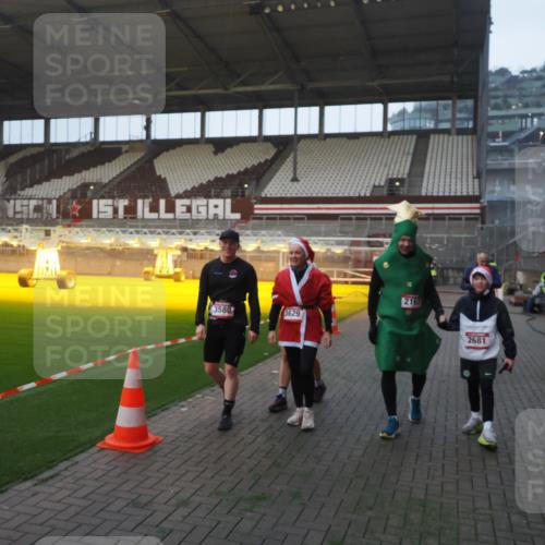 07.12.2025 - St. Pauli X-Mass-Run No. 15 Fabian Wolf http://msf.ph/oto/9370266 07.12.2025 10:01:48 Ziel 959, 1724, 1859, 2167, 2681, 3580, 3582, 3629 meine-sportfotos.de