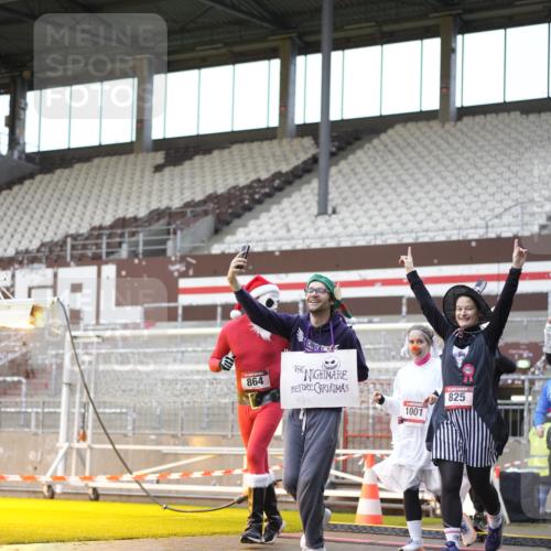 07.12.2025 - St. Pauli X-Mass-Run No. 15 Patografie http://msf.ph/oto/9370267 07.12.2025 11:34:07 Ziel 820, 825, 864, 869, 871, 1001, 1710, 1908, 2277, 2280, 2635, 3139, 3448, 3549 meine-sportfotos.de