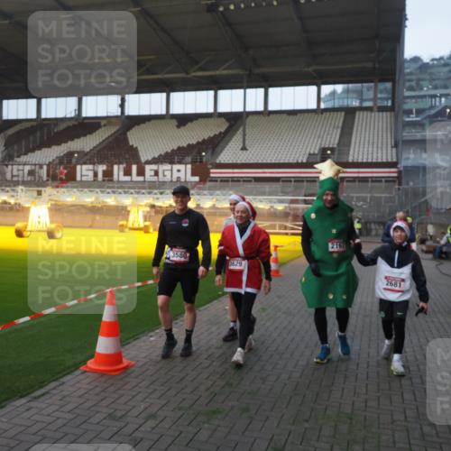 07.12.2025 - St. Pauli X-Mass-Run No. 15 Fabian Wolf http://msf.ph/oto/9370268 07.12.2025 10:01:49 Ziel 959, 1724, 1859, 2167, 2681, 3580, 3582, 3629 meine-sportfotos.de