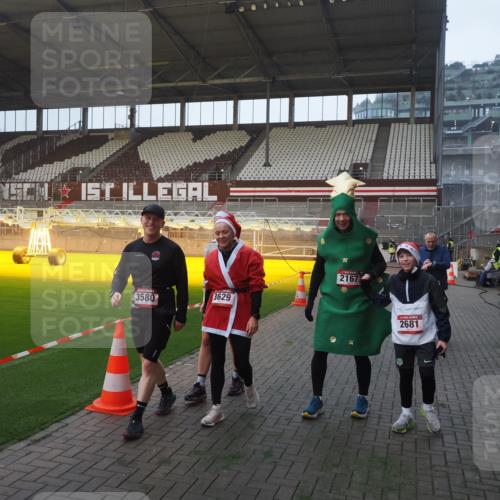 07.12.2025 - St. Pauli X-Mass-Run No. 15 Fabian Wolf http://msf.ph/oto/9370270 07.12.2025 10:01:49 Ziel 959, 1724, 1859, 2167, 2681, 3580, 3582, 3629 meine-sportfotos.de