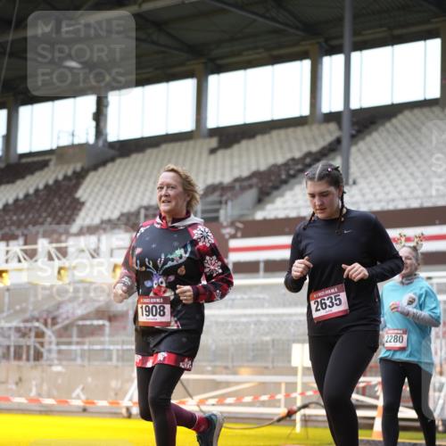07.12.2025 - St. Pauli X-Mass-Run No. 15 Patografie http://msf.ph/oto/9370284 07.12.2025 11:34:12 Ziel 820, 825, 864, 869, 871, 1001, 1710, 1908, 2277, 2280, 2635, 3387, 3448 meine-sportfotos.de