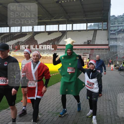 07.12.2025 - St. Pauli X-Mass-Run No. 15 Fabian Wolf http://msf.ph/oto/9370285 07.12.2025 10:01:51 Ziel 959, 1724, 1859, 2167, 2681, 3580, 3582, 3629 meine-sportfotos.de