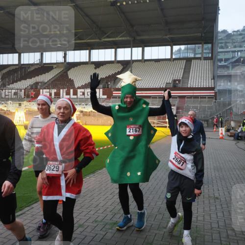 07.12.2025 - St. Pauli X-Mass-Run No. 15 Fabian Wolf http://msf.ph/oto/9370287 07.12.2025 10:01:51 Ziel 959, 1724, 1859, 2167, 2681, 3580, 3582, 3629 meine-sportfotos.de