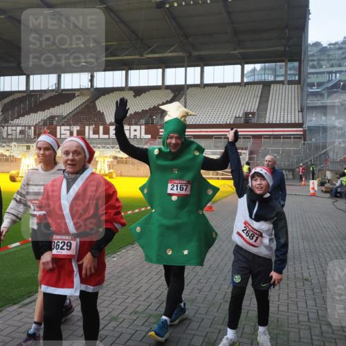 07.12.2025 - St. Pauli X-Mass-Run No. 15 Fabian Wolf http://msf.ph/oto/9370289 07.12.2025 10:01:51 Ziel 959, 1724, 1859, 2167, 2681, 3580, 3582, 3629 meine-sportfotos.de
