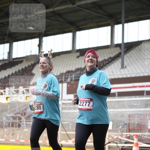 07.12.2025 - St. Pauli X-Mass-Run No. 15 Patografie http://msf.ph/oto/9370293 07.12.2025 11:34:13 Ziel 820, 825, 864, 869, 871, 1001, 1710, 1908, 2277, 2280, 2635, 3387, 3448 meine-sportfotos.de
