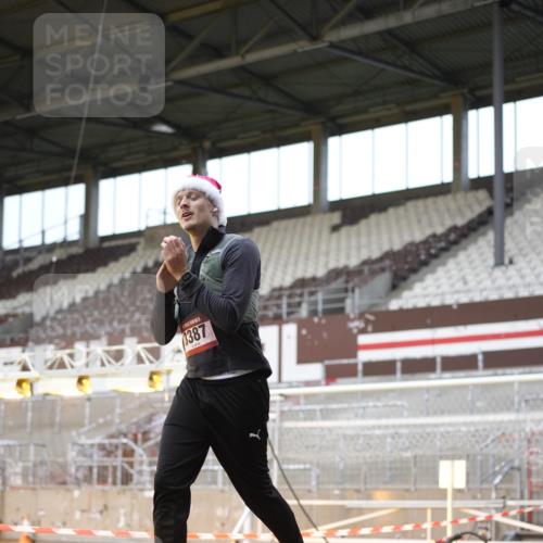 07.12.2025 - St. Pauli X-Mass-Run No. 15 Patografie http://msf.ph/oto/9370300 07.12.2025 11:34:17 Ziel 820, 825, 864, 869, 871, 1001, 1710, 1908, 2277, 2280, 2635, 2809, 3387 meine-sportfotos.de