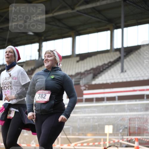 07.12.2025 - St. Pauli X-Mass-Run No. 15 Patografie http://msf.ph/oto/9370311 07.12.2025 11:34:27 Ziel 704, 782, 2277, 2280, 2809, 3387 meine-sportfotos.de