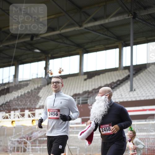 07.12.2025 - St. Pauli X-Mass-Run No. 15 Patografie http://msf.ph/oto/9370315 07.12.2025 11:34:37 Ziel 704, 782, 2456, 2458, 2704, 2706 meine-sportfotos.de