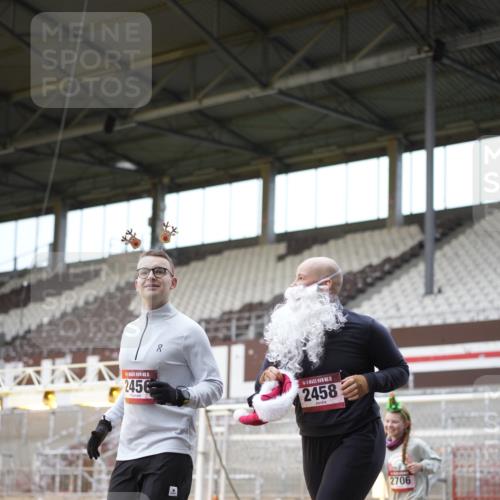 07.12.2025 - St. Pauli X-Mass-Run No. 15 Patografie http://msf.ph/oto/9370317 07.12.2025 11:34:38 Ziel 704, 782, 2456, 2458, 2704, 2706 meine-sportfotos.de