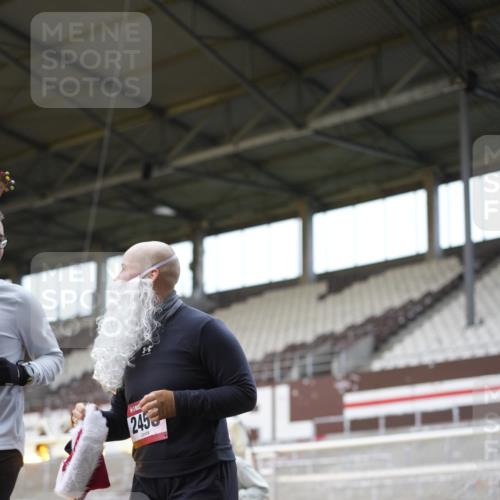 07.12.2025 - St. Pauli X-Mass-Run No. 15 Patografie http://msf.ph/oto/9370320 07.12.2025 11:34:38 Ziel 704, 782, 2456, 2458, 2704, 2706 meine-sportfotos.de