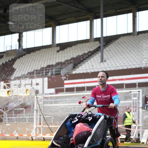 07.12.2025 - St. Pauli X-Mass-Run No. 15 Patografie http://msf.ph/oto/9370330 07.12.2025 11:34:50 Ziel 316, 2413, 2456, 2458, 2704, 2706, 3005 meine-sportfotos.de