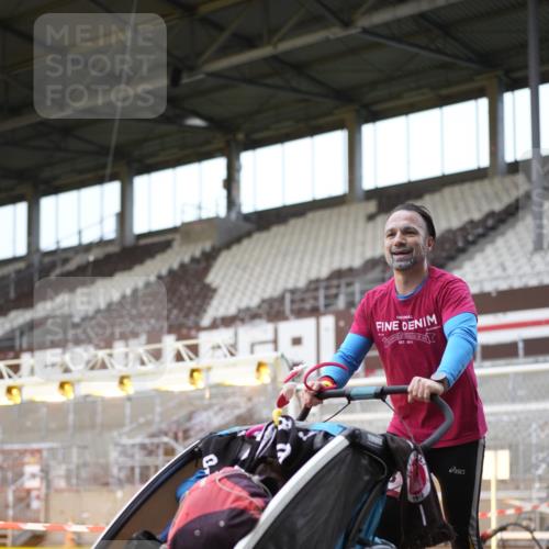 07.12.2025 - St. Pauli X-Mass-Run No. 15 Patografie http://msf.ph/oto/9370332 07.12.2025 11:34:51 Ziel 316, 2413, 2456, 2458, 2704, 2706, 3005 meine-sportfotos.de