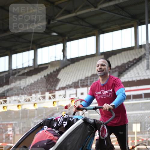 07.12.2025 - St. Pauli X-Mass-Run No. 15 Patografie http://msf.ph/oto/9370334 07.12.2025 11:34:51 Ziel 316, 2413, 2456, 2458, 2704, 2706, 3005 meine-sportfotos.de