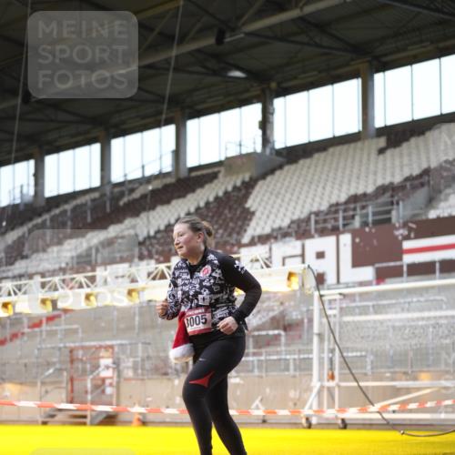 07.12.2025 - St. Pauli X-Mass-Run No. 15 Patografie http://msf.ph/oto/9370338 07.12.2025 11:34:56 Ziel 316, 2413, 2481, 3005 meine-sportfotos.de