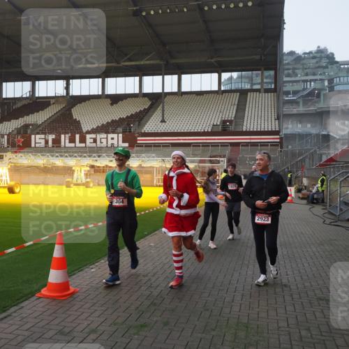 07.12.2025 - St. Pauli X-Mass-Run No. 15 Fabian Wolf http://msf.ph/oto/9370357 07.12.2025 10:02:25 Ziel 63, 304, 1105, 1828, 1829, 1934, 2604, 2923, 3944 meine-sportfotos.de