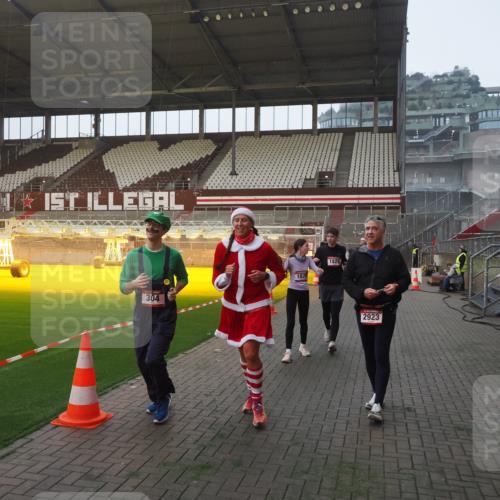 07.12.2025 - St. Pauli X-Mass-Run No. 15 Fabian Wolf http://msf.ph/oto/9370358 07.12.2025 10:02:25 Ziel 63, 304, 1105, 1828, 1829, 1934, 2604, 2923, 3944 meine-sportfotos.de