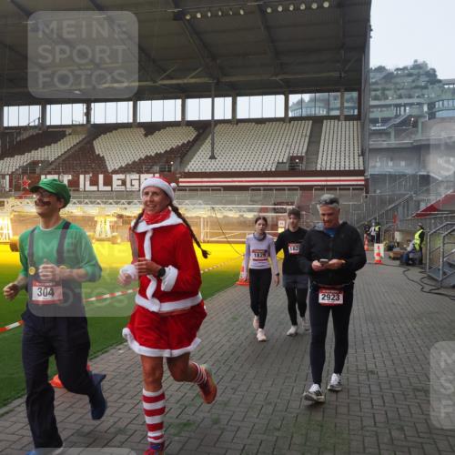 07.12.2025 - St. Pauli X-Mass-Run No. 15 Fabian Wolf http://msf.ph/oto/9370361 07.12.2025 10:02:26 Ziel 63, 304, 1105, 1828, 1829, 1934, 2604, 2923, 3944 meine-sportfotos.de