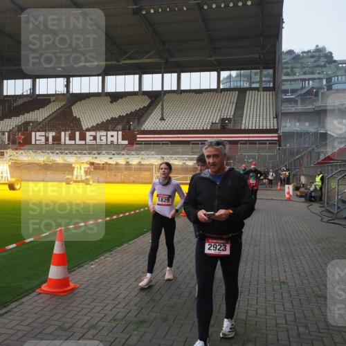 07.12.2025 - St. Pauli X-Mass-Run No. 15 Fabian Wolf http://msf.ph/oto/9370365 07.12.2025 10:02:27 Ziel 63, 304, 1105, 1828, 1829, 2604, 2923, 3944 meine-sportfotos.de