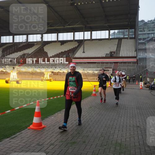 07.12.2025 - St. Pauli X-Mass-Run No. 15 Fabian Wolf http://msf.ph/oto/9370394 07.12.2025 10:02:35 Ziel 63, 304, 1105, 1828, 1829, 2510, 2514, 2604, 2908 meine-sportfotos.de