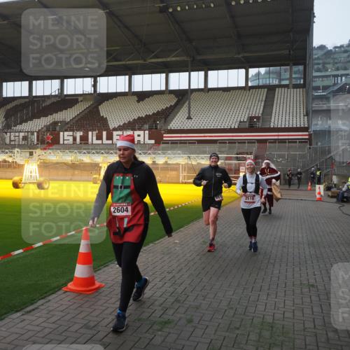 07.12.2025 - St. Pauli X-Mass-Run No. 15 Fabian Wolf http://msf.ph/oto/9370397 07.12.2025 10:02:36 Ziel 63, 304, 1105, 1828, 1829, 2510, 2514, 2604, 2908 meine-sportfotos.de