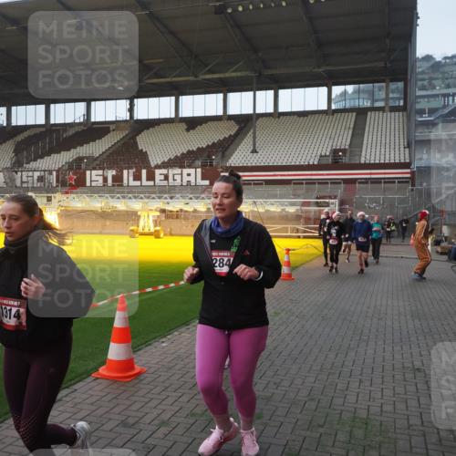 07.12.2025 - St. Pauli X-Mass-Run No. 15 Fabian Wolf http://msf.ph/oto/9370443 07.12.2025 10:02:56 Ziel 442, 443, 885, 918, 936, 943, 1314, 2505, 2780, 2781, 3284, 3417, 3518, 3892 meine-sportfotos.de