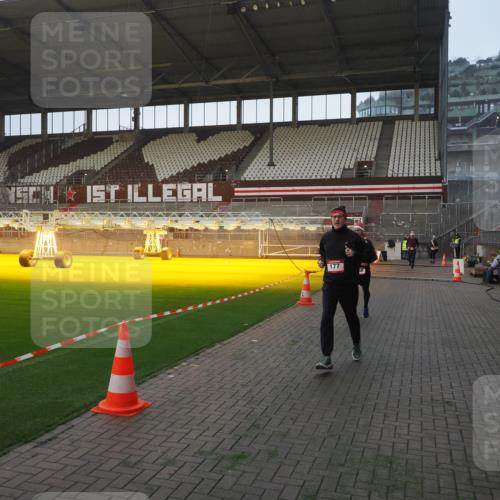 07.12.2025 - St. Pauli X-Mass-Run No. 15 Fabian Wolf http://msf.ph/oto/9370469 07.12.2025 10:03:03 Ziel 177, 442, 443, 885, 918, 936, 943, 956, 1118, 1314, 2505, 3284, 3417 meine-sportfotos.de