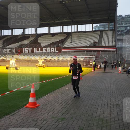 07.12.2025 - St. Pauli X-Mass-Run No. 15 Fabian Wolf http://msf.ph/oto/9370477 07.12.2025 10:03:05 Ziel 177, 442, 443, 885, 918, 936, 943, 956, 1118, 1314, 2505, 3284, 3417 meine-sportfotos.de