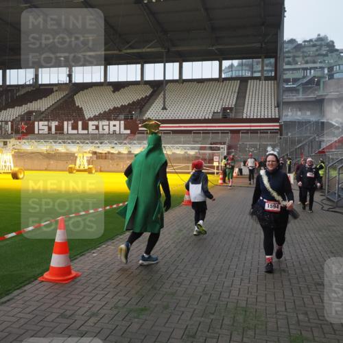 07.12.2025 - St. Pauli X-Mass-Run No. 15 Fabian Wolf http://msf.ph/oto/9370493 07.12.2025 10:03:16 Ziel 177, 460, 956, 963, 965, 1118, 1594, 2682, 2973, 2975 meine-sportfotos.de