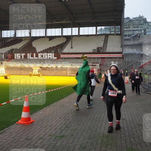 07.12.2025 - St. Pauli X-Mass-Run No. 15 Fabian Wolf http://msf.ph/oto/9370495 07.12.2025 10:03:16 Ziel 177, 460, 956, 963, 965, 1118, 1594, 2682, 2973, 2975 meine-sportfotos.de