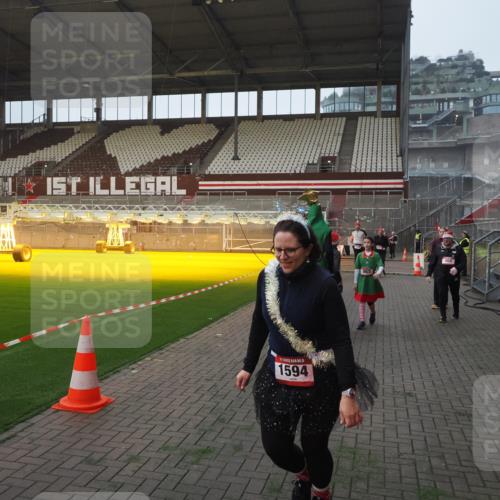 07.12.2025 - St. Pauli X-Mass-Run No. 15 Fabian Wolf http://msf.ph/oto/9370499 07.12.2025 10:03:17 Ziel 177, 460, 956, 963, 965, 1118, 1594, 2682, 2973, 2975 meine-sportfotos.de