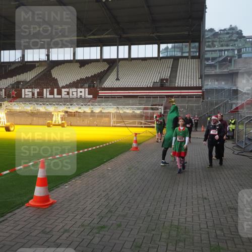 07.12.2025 - St. Pauli X-Mass-Run No. 15 Fabian Wolf http://msf.ph/oto/9370502 07.12.2025 10:03:18 Ziel 177, 460, 956, 963, 965, 1118, 1594, 2682, 2973, 2975 meine-sportfotos.de