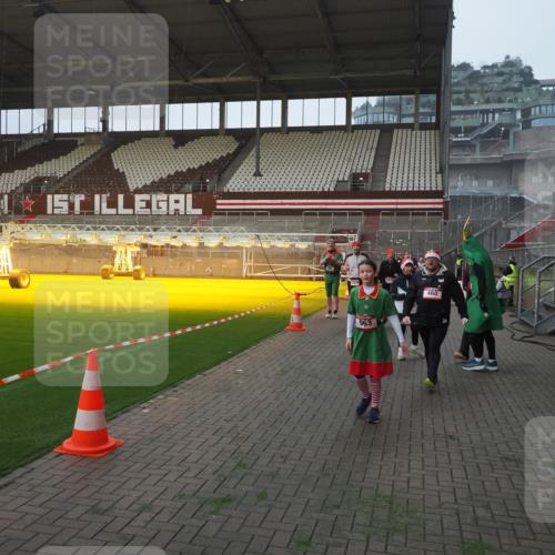07.12.2025 - St. Pauli X-Mass-Run No. 15 Fabian Wolf http://msf.ph/oto/9370507 07.12.2025 10:03:19 Ziel 177, 460, 963, 965, 1118, 1594, 2682, 2973, 2975 meine-sportfotos.de