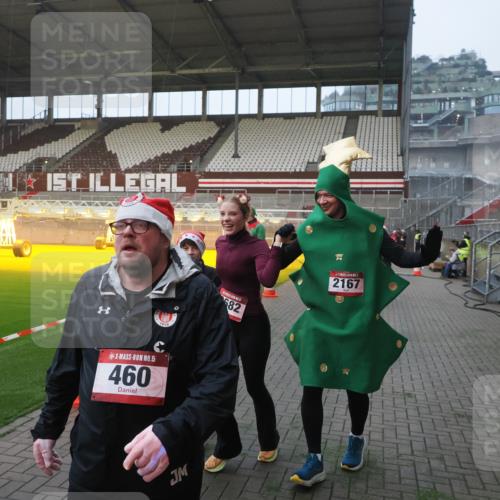07.12.2025 - St. Pauli X-Mass-Run No. 15 Fabian Wolf http://msf.ph/oto/9370522 07.12.2025 10:03:24 Ziel 460, 963, 965, 1484, 1486, 1594, 2682, 2973, 2975, 4193, 4239 meine-sportfotos.de