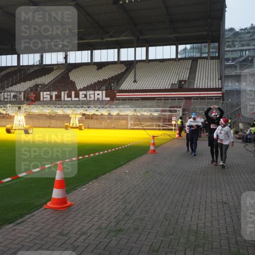 07.12.2025 - St. Pauli X-Mass-Run No. 15 Fabian Wolf http://msf.ph/oto/9370547 07.12.2025 10:03:31 Ziel 214, 358, 940, 984, 1023, 1263, 1264, 1484, 1486, 1888, 2973, 2975, 3334, 4193, 4239, 4660, 4667, 4680 meine-sportfotos.de