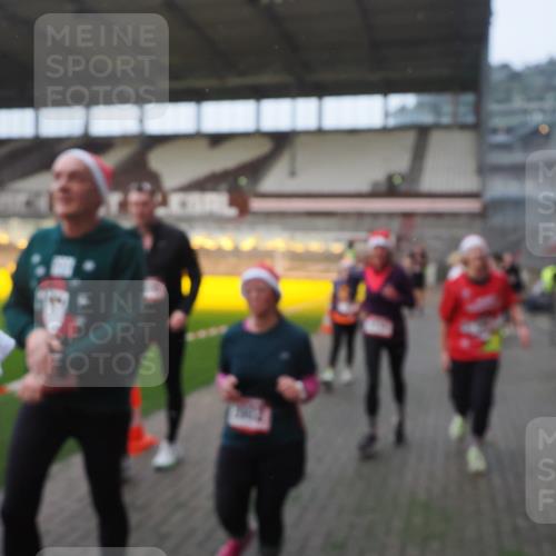 07.12.2025 - St. Pauli X-Mass-Run No. 15 Fabian Wolf http://msf.ph/oto/9370595 07.12.2025 10:03:44 Ziel 185, 213, 214, 358, 399, 940, 984, 1023, 1263, 1264, 1307, 1394, 1425, 1506, 1888, 2002, 2366, 2380, 3334, 3734, 4660, 4667, 4679, 4680 meine-sportfotos.de