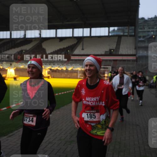 07.12.2025 - St. Pauli X-Mass-Run No. 15 Fabian Wolf http://msf.ph/oto/9370601 07.12.2025 10:03:45 Ziel 185, 213, 214, 358, 399, 940, 984, 1023, 1263, 1264, 1307, 1394, 1425, 1506, 1888, 2002, 2366, 2380, 3334, 3734, 4660, 4667, 4679, 4680 meine-sportfotos.de