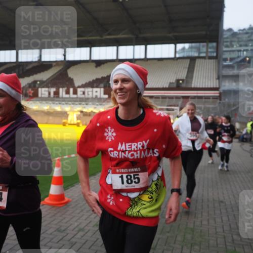 07.12.2025 - St. Pauli X-Mass-Run No. 15 Fabian Wolf http://msf.ph/oto/9370602 07.12.2025 10:03:45 Ziel 185, 213, 214, 358, 399, 940, 984, 1023, 1263, 1264, 1307, 1394, 1425, 1506, 1888, 2002, 2366, 2380, 3334, 3734, 4660, 4667, 4679, 4680 meine-sportfotos.de