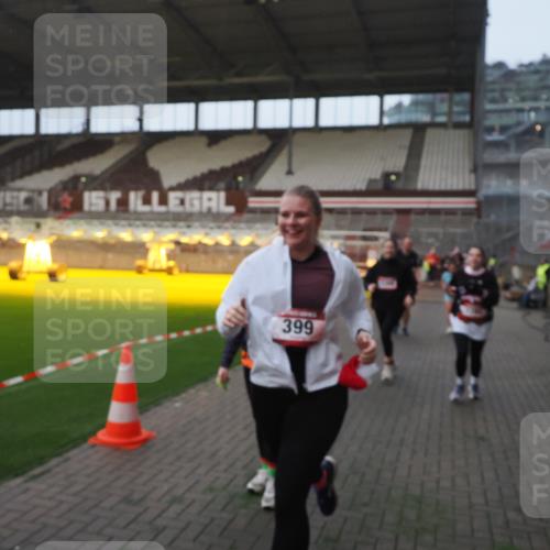 07.12.2025 - St. Pauli X-Mass-Run No. 15 Fabian Wolf http://msf.ph/oto/9370606 07.12.2025 10:03:46 Ziel 185, 213, 214, 358, 399, 940, 1023, 1263, 1264, 1307, 1394, 1425, 1506, 1888, 2002, 2366, 2380, 3334, 3734, 4660, 4667, 4679, 4680 meine-sportfotos.de