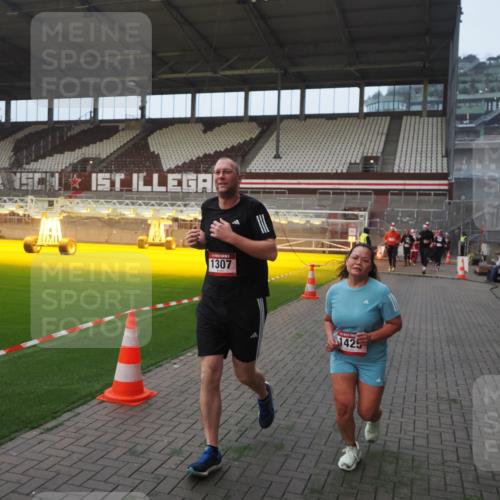 07.12.2025 - St. Pauli X-Mass-Run No. 15 Fabian Wolf http://msf.ph/oto/9370612 07.12.2025 10:03:49 Ziel 185, 213, 214, 399, 940, 1023, 1263, 1264, 1307, 1394, 1425, 1506, 2002, 2366, 2380, 3334, 3337, 3519, 3734, 4151, 4660, 4667, 4679, 4680 meine-sportfotos.de
